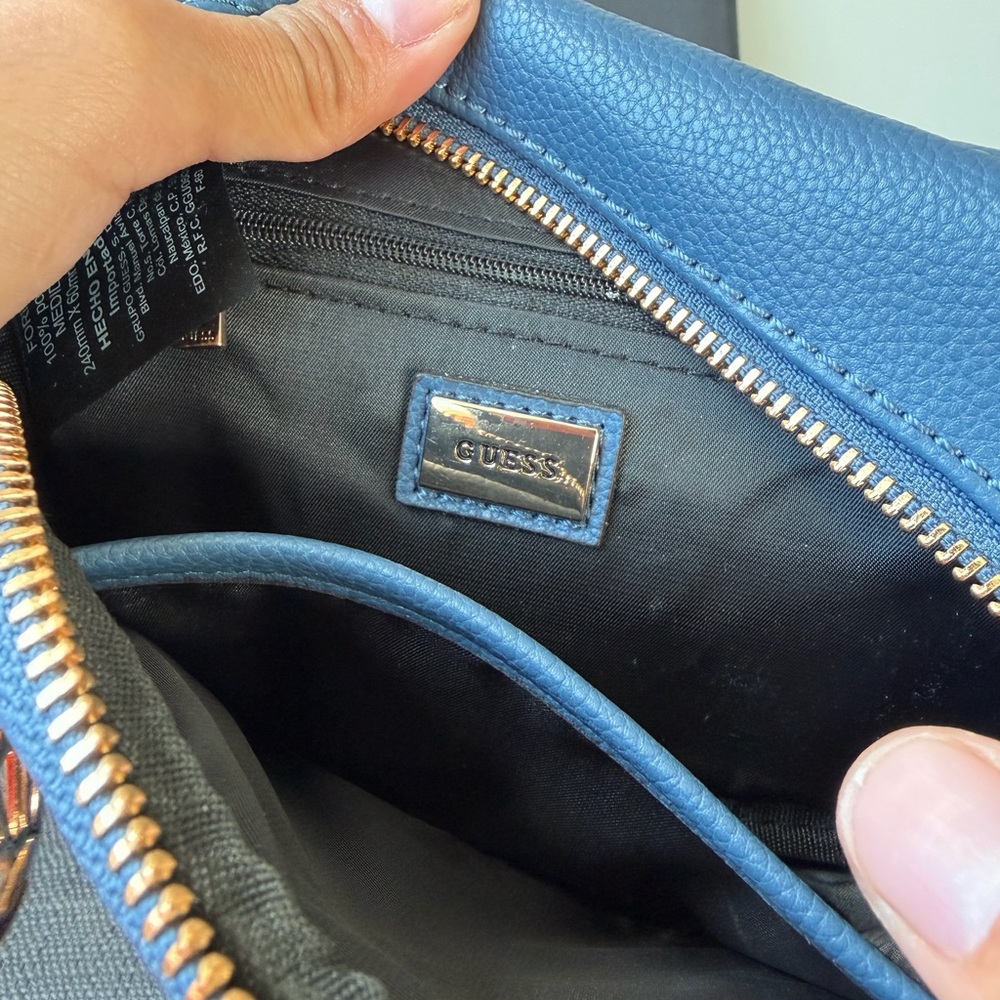 GUESS | BAGs | Guess Los Angeles Crossbody Blue - Picture 3 of 6